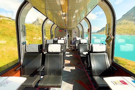 스위스에서 가장 아름다운 기차를 타고 이탈리아로 향하는 여행