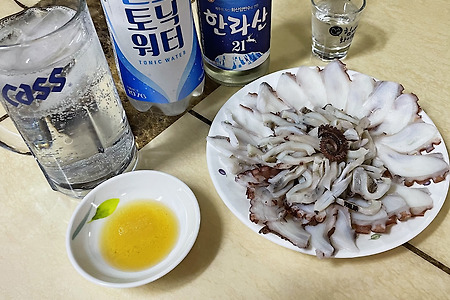 보기 좋은 떡이 맛도 좋은 법! 문어 🐙 손질 및 예쁘게 써는 방법