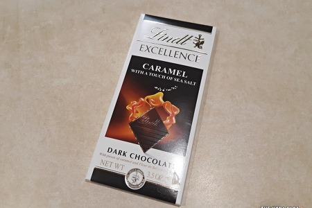 Lindt Excellence Dark Chocolate Caramel with Sea Salt 린트 다크 초콜릿 캐러멜