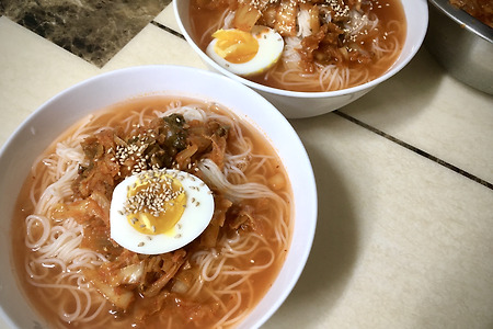 이것만 있으면 끝! 초간단 김치말이국수 만드는 방법