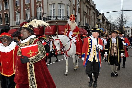 "산타클로스의 원조" 신터클라스 (Sinterklaas) - 벨기에와 네덜란드 크리스마스 전통