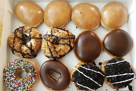 미국 크리스피 크림 도넛 어소티드 더즌 Krispy Kreme Doughnuts Assorted Dozen