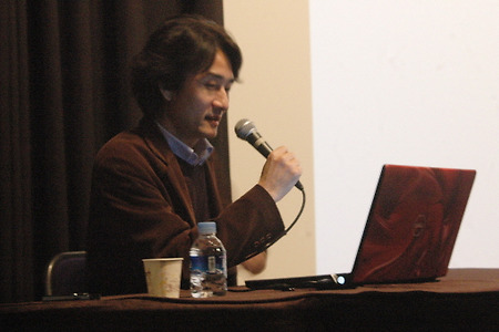 [Cinetalk] 거울이나 그림 앞에 서 있을 때의 경험과 유사하다