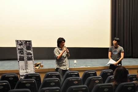 "청계천은 역사의 흔적이 남아 있는 공간이라 흥미로웠다"