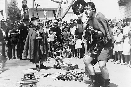 서커스에 매료된 펠리니의 유년기 기억