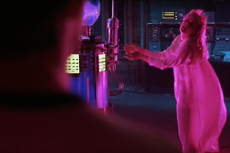 [리뷰] 새로운 시각기계가 야기하는 공포 - 스튜어트 고든의 <지옥인간>