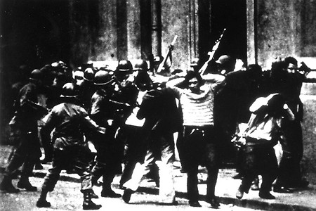 [리뷰] 비극적 역사에서 희망의 기운을 읽는 방법 - 파트리시오 구즈만의 <칠레전투>