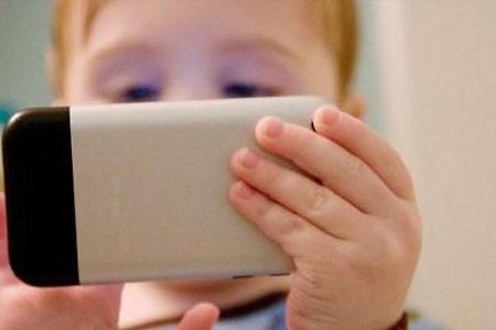 [맹랑길의 육아일기③] 스마트폰은 아이를 유익하게 할까