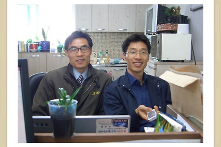 <'2013년 즐거운자동차가 후원하는 곳><참된 행복한 삶은 나눔에서 시작됩니다><고객님이 계약해 주신 이익금은 복지후원에 쓰여 집니다><감사합니다>