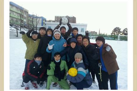 <아듀! 2012년~! 즐거운자동차 박부장의 마지막 설원위의 축구의 추억을 담고 ><행복은 젊음을 싣고!>