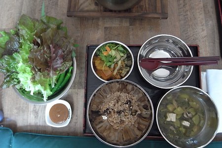 스님, 이 밥 현미 맞습니까?