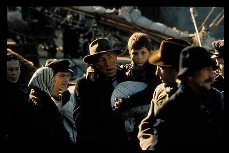 [Review] 잠 못 드는 밤은 한 꺼풀의 성장이 되고 - 빌 오거스트의 <정복자 펠레>