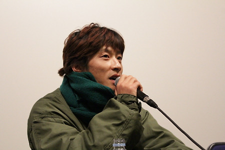 [시네토크] "지속적으로 파장을 주며, 떠나고 싶다는 느낌이 드는 영화다" - 시인 김경주가 말하는 <인투 더 와일드>