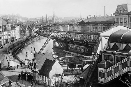 [리뷰] <부퍼의 계곡에서> - 문제를 더 복잡하게 만드는 아모스 기타이의 화법