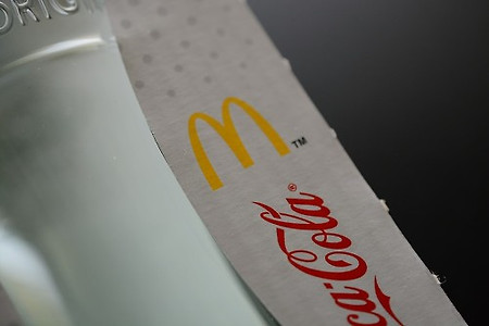 맥도날드 콜라컵 -햄버거 주문후 천원추가하면 주는