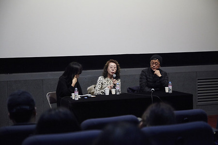 [시네토크] “마이크 리의 인물들은 우리 옆에 있는 사람들 같다” - <커다란 희망> 상영 후 윤여정 배우, 이재용 감독 시네토크