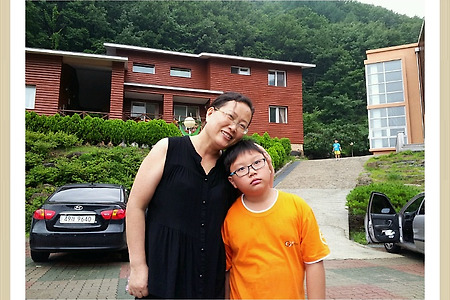 <세상에서 가장 가치있는 삶이란? 다른 누군가를 위해 자신을 희생해 갈 수 있는 사람입니다><중국 선교사님 가정과 함께><즐거운자동차는 해외선교사님을 후원합니다>