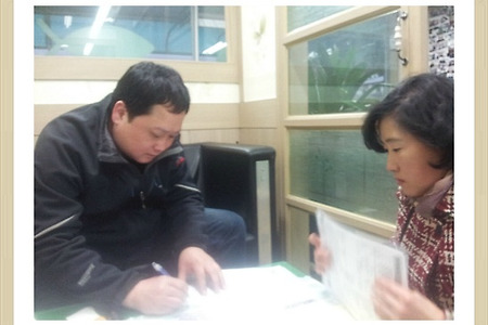 <'2013년 아홉번째 고객님 - 대전에서 방문해 주신 고객님><뉴그랜져 XG 차량을 판매하며><믿고 거래해 주신 고객님 감사합니다><중고차의 은인에 대한 보답은?따뜻한 캔커피로!>