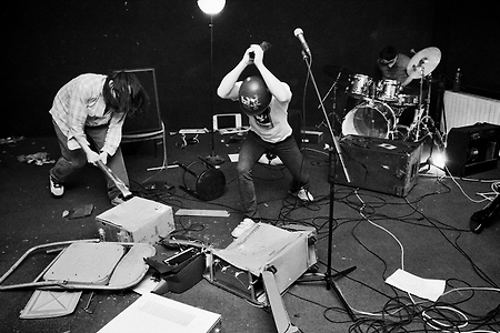 특수성은 어떻게 보편성이 되는가  - <밤섬해적단 서울불바다>