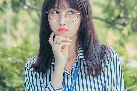 JYP사원 트와이스 모모 안경