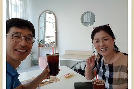 [SM3 판매 대전] 자서전 전문출판기업 <추억의뜰> 소개 " 밝은 미소의 주인공은 안 사모님. "