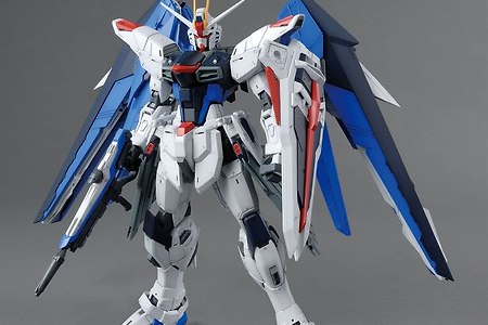 새 컴퓨터 책상을 위한 주문 - 반다이 프리덤 건담 Bandai Hobby MG Freedom Gundam (Ver. 2.0) Gundam Seed 1/100