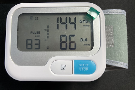 손목형 혈압계(Wrist Type Blood Pressure Monitor) 구입