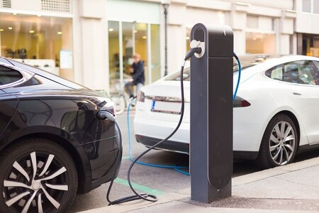 #3 글로벌 자동차 시장과 에너지 수요의 변화 전기차 (EV)