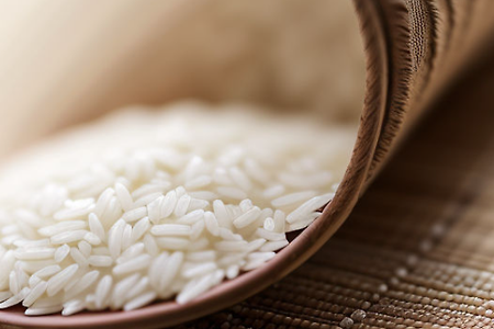 쌀 꿈 해몽법 쌀주머리 쌀을 받는 쌀이 쏟아지는 등.