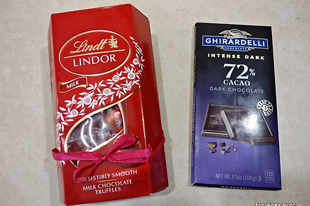 Milk Chocolate LINDOR Truffles과 Ghirardelli Intense Dark Chocolate