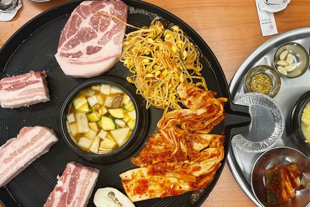 고기를 더 특별하게! 효자동 솥뚜껑에서 즐기는 듀록흑돼지의 맛
