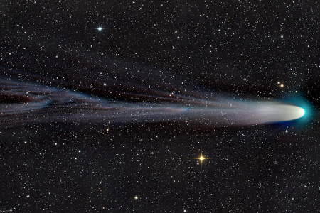 The Tail of a Christmas Comet / 크리스마스 혜성의 꼬리 (2021.12.25)