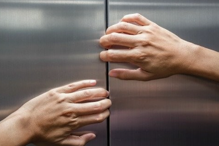 엘레베이터에 갇히는 꿈 해몽 등 25가지.