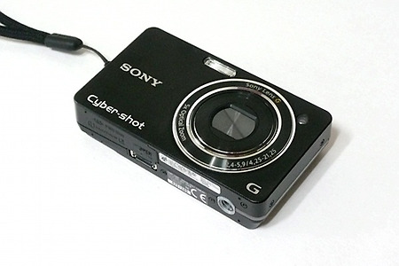어둠에 강한 컴팩트 카메라, 소니 WX1