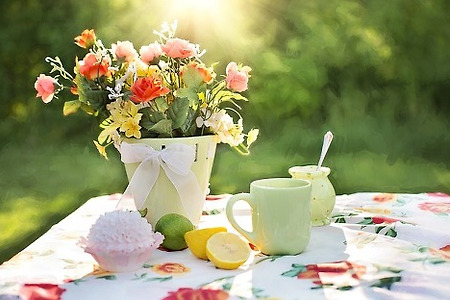 꽃다발 과일 그린색 야외 정물 테이블 시골풍 식당 음식 잔디 정원 생활 건강한 요리 - 무료이미지