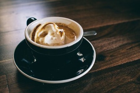 커피 머그잔 한잔 컵 화이트 아이스 커피 식사 커피잔 카페인 음료수 카페 마실 것 에스프레소 맛이 나는 레스토랑