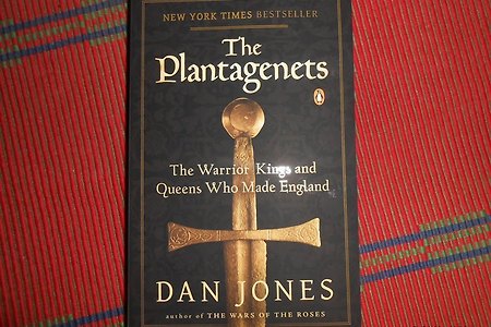 "The Plantagenets: The Warrior Kings and Queens Who Made England" 영국사