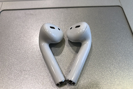 Left AirPod 1st Generation Right AirPod 2nd Generation Simultaneous Testing