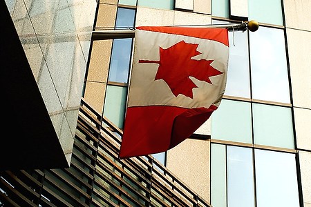 [7D+35.2]캐나다 국기의 명칭은?