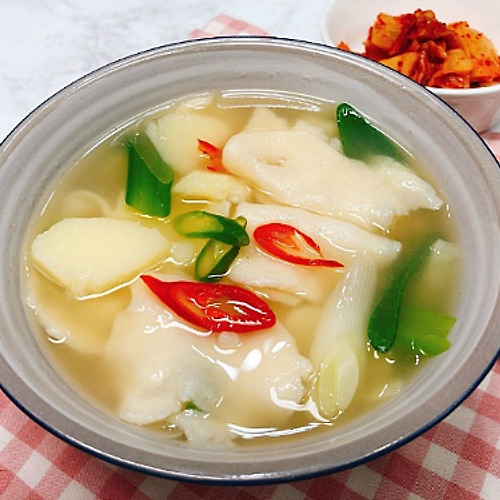 ( 한그릇 음식 ) 부드럽고 쫀득한 감자 수제비~  좋아요~^^