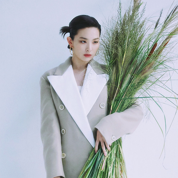 레드벨벳(Red Velvet) 슬기(SEULGI) 엘르 2020 10월호 고화질 화보 7장