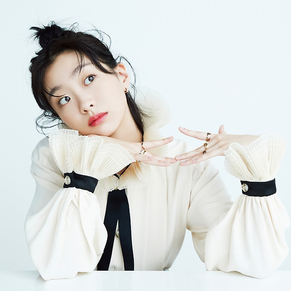 김다미(Kim Da-mi) 코스모폴리탄 2020 9월호 고화질 화보 3장