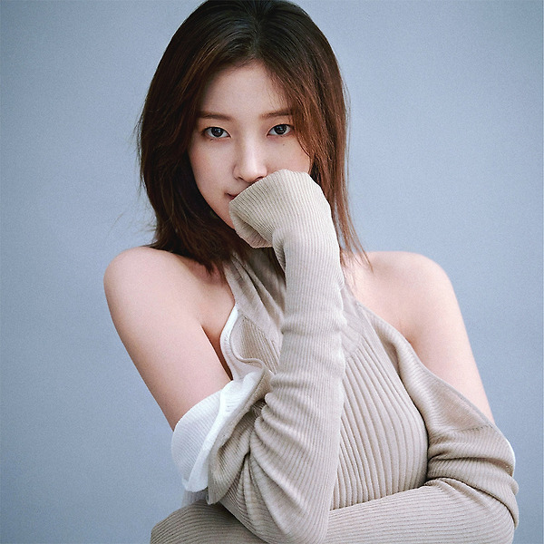 오마이걸(OH MY GIRL) 아린(Arin) 에스콰이어 2020 9월호 고화질 화보 3장