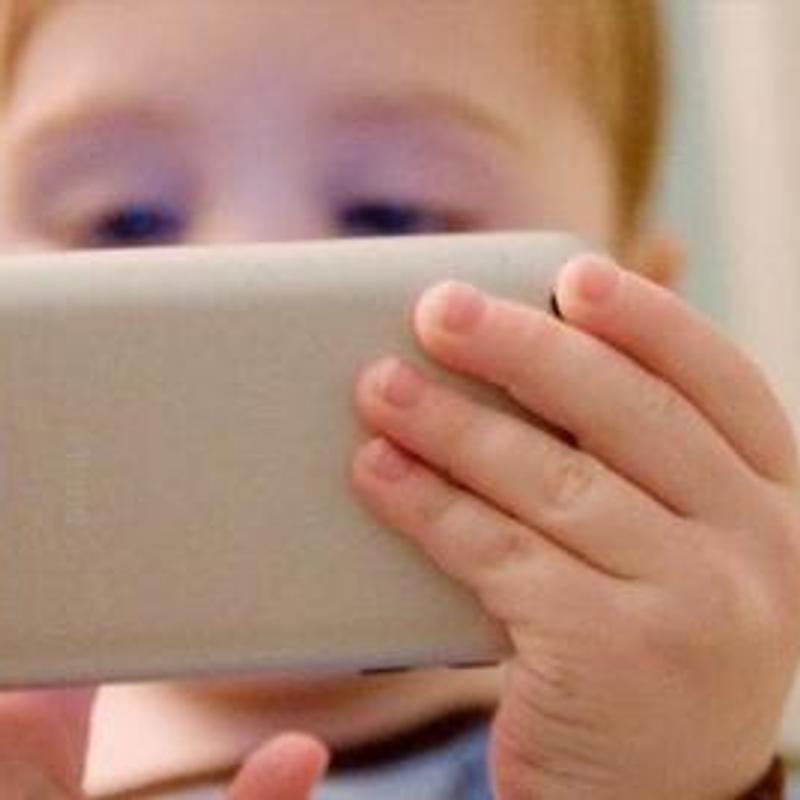 [맹랑길의 육아일기③] 스마트폰은 아이를 유익하게 할까