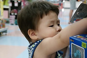 아이들의 떼쓰고 드러눕기 스킬 시전시 부모의 저항스킬 | 아이 떼쓰기