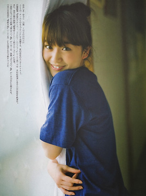AKB48 Yuko Oshima mini photoalbum #2 Umibe no Machie on Friday Magazine