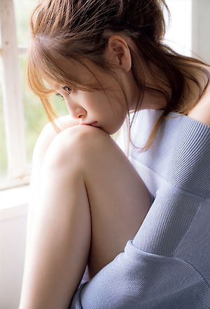 Nogizaka 46 Shiraishi Mai FRIDAY 11th issue