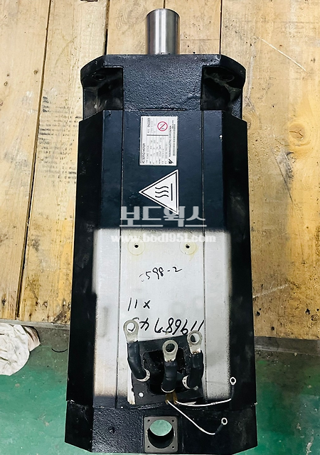 YASKWA SERVO MOTOR (SGMB-3ZASA)
