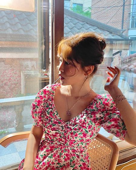 레드벨벳 예리 인스타그램 꽃무늬 드레스 사진