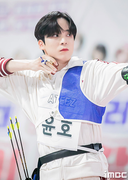 [📷]에이티즈 윤호, 귀공자 (아육대 B하인드)